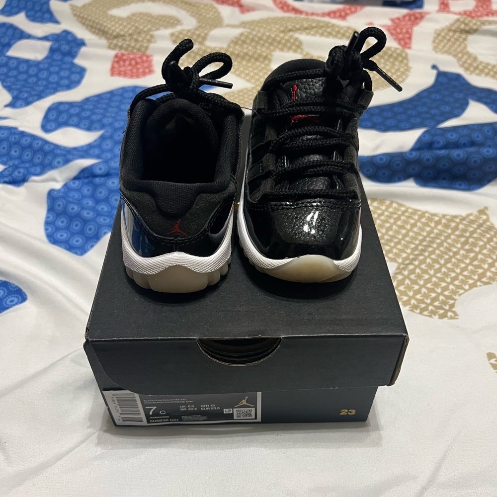 Jordan Low 11s size 7C